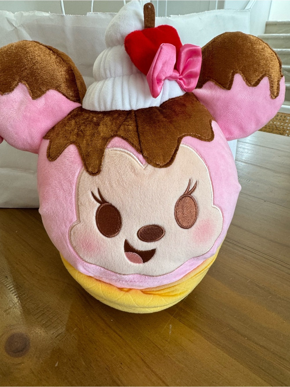 Disney Munchlings 16” Minnie Plushy scented